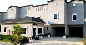 Quầy tiếp tân