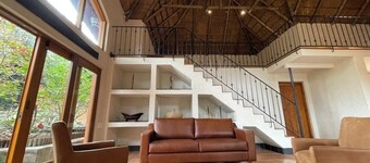 "Bees & Birds" Cottage for 2 people, spacious, open, bright, green setting