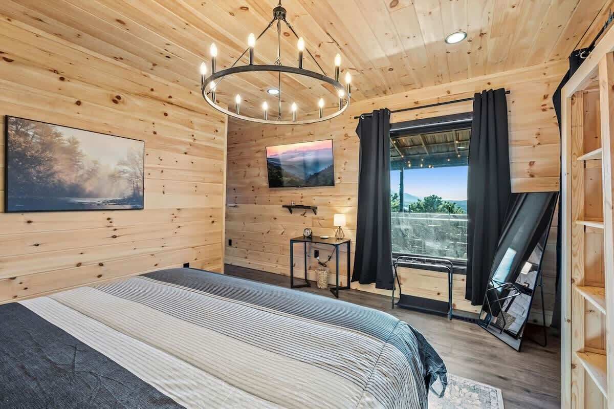 5 habitaciones, tabla de planchar con plancha, cuna de viaje y wifi 