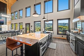 Frigorífic, microones, forn i placa de cuina 