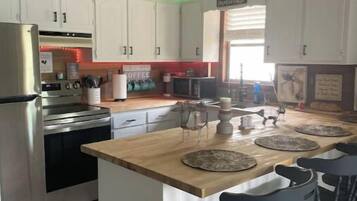 冰箱、微波炉、烤箱、炉灶