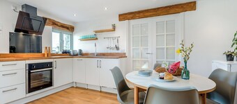 Horseshoe Cottage - UK48252