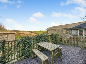 Outdoor dining - Horseshoe Cottage - UK48252 (Downderry)