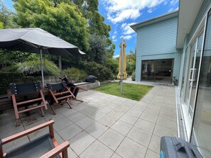 Terrace/patio - Charming Garden Studio attached to main house (Auckland)