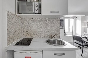 電子レンジ、コーヒー / ティーメーカー、トースター