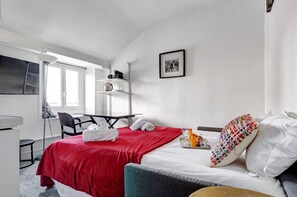 デスク、インターネット、ベッドシーツ