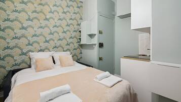 Bureau, fer et planche Ă repasser, Wi-Fi, draps fournis