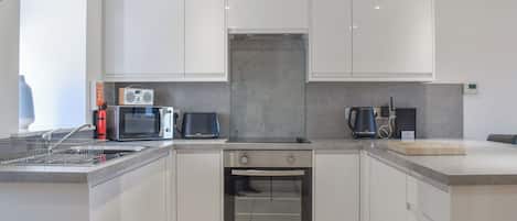 Dishwasher, cookware/dishes/utensils