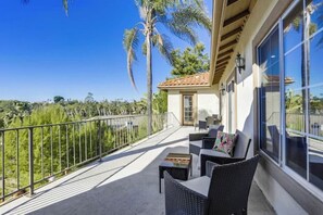 Terrace/patio - Vista Hills Retreat! Pool, Lego Land, Beach (Vista)