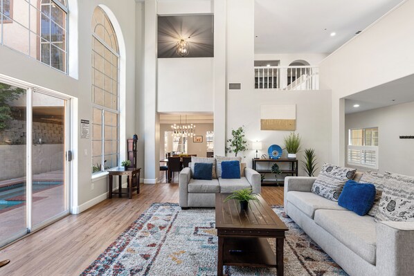 Interior - Vista Hills Retreat! Pool, Lego Land, Beach (Vista)