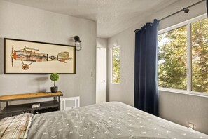 3 bedrooms, iron/ironing board, travel cot, free WiFi