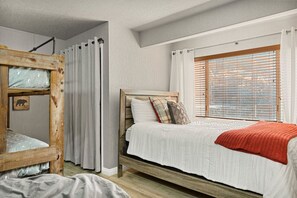 3 bedrooms, iron/ironing board, travel crib, free WiFi