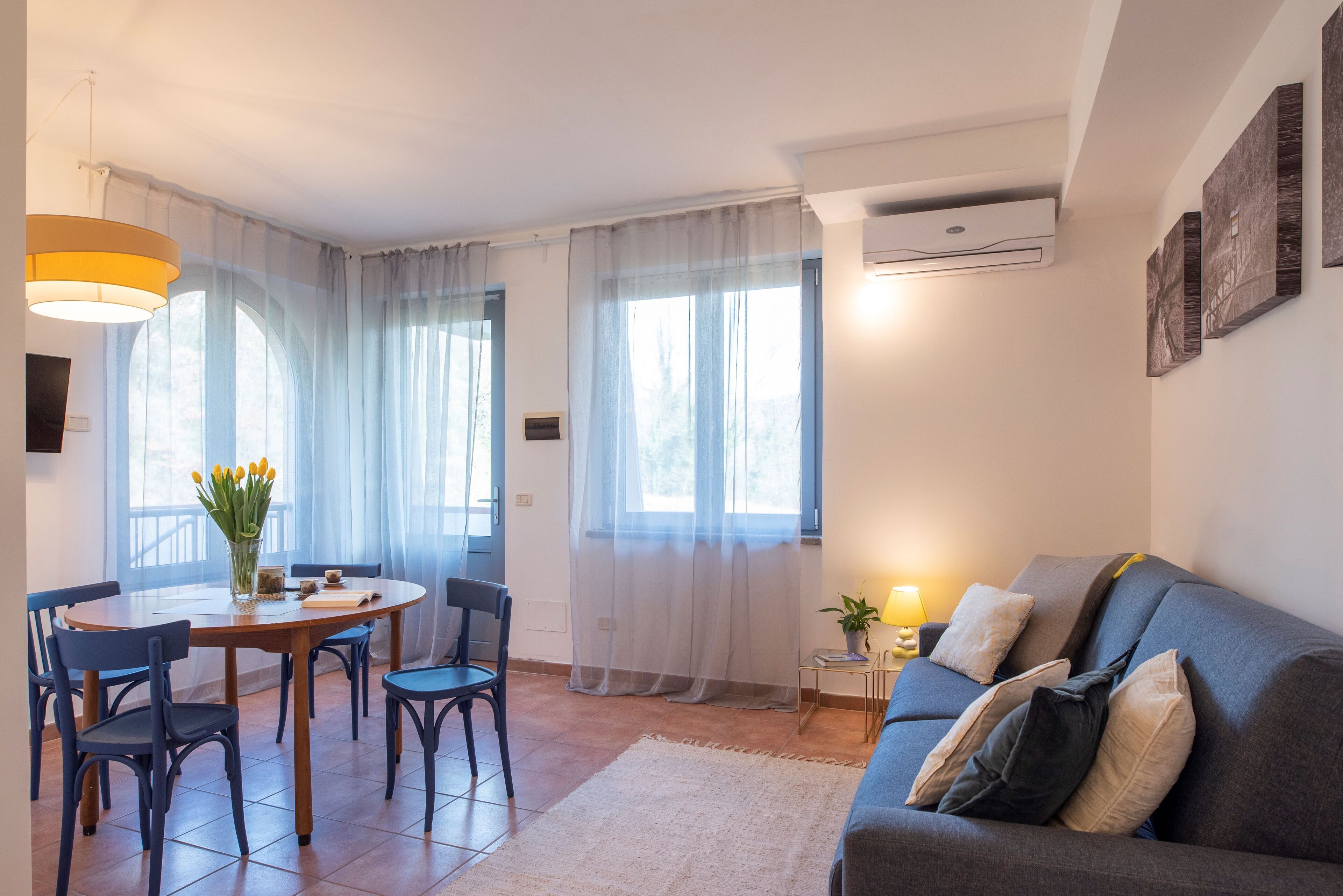 Appartamento Il Ponte | Living area | 50-cm TV with cable channels