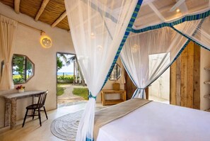 6 bedrooms, iron/ironing board, WiFi, bed sheets