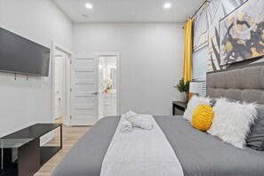 4 Schlafzimmer, Schreibtisch, Bügeleisen/Bügelbrett, Reisekinderbett