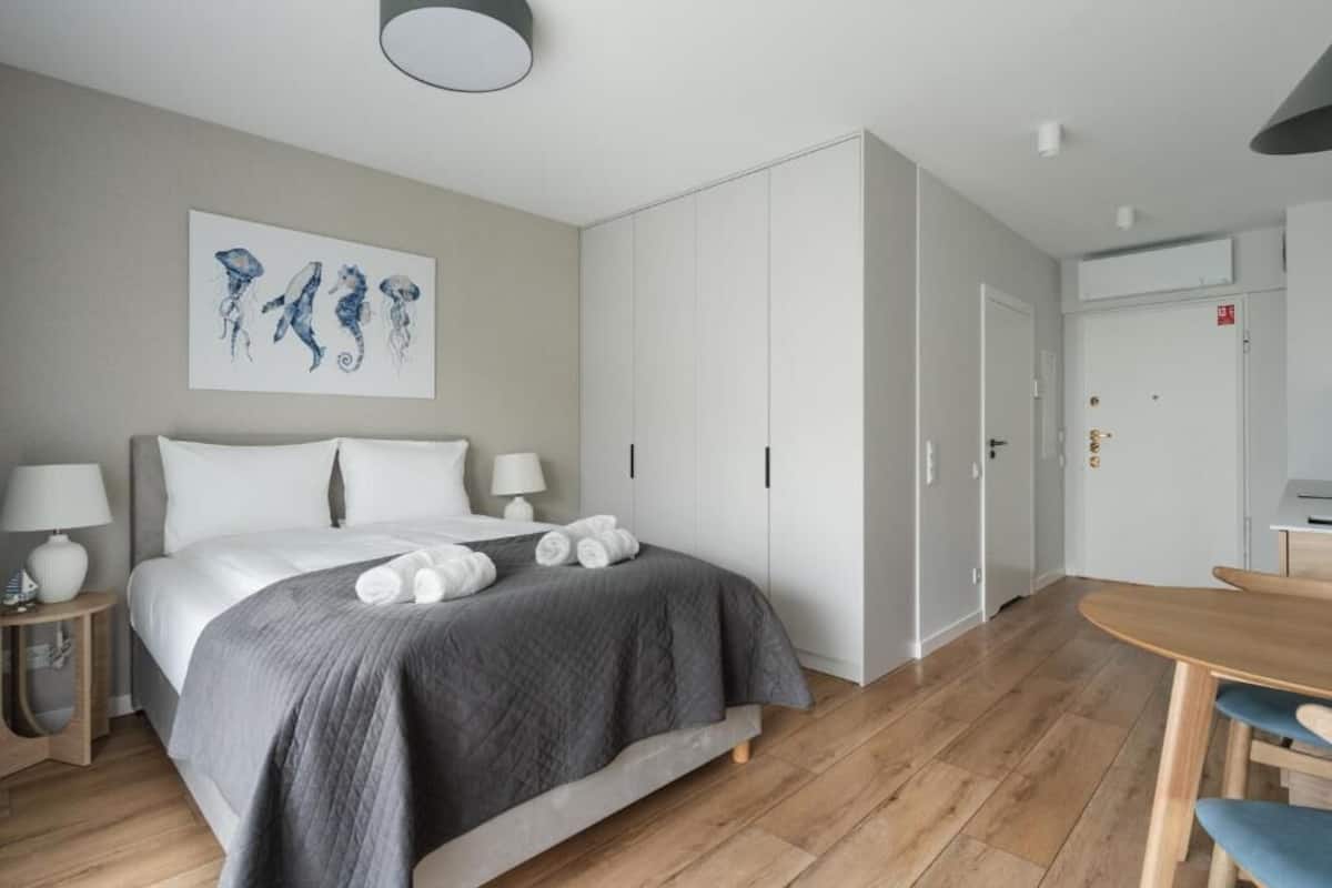 Classic Apartment | 2 bedrooms, iron/ironing board, free WiFi, bed sheets