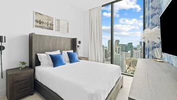 3 bedrooms, iron/ironing board, WiFi (free), bed sheets