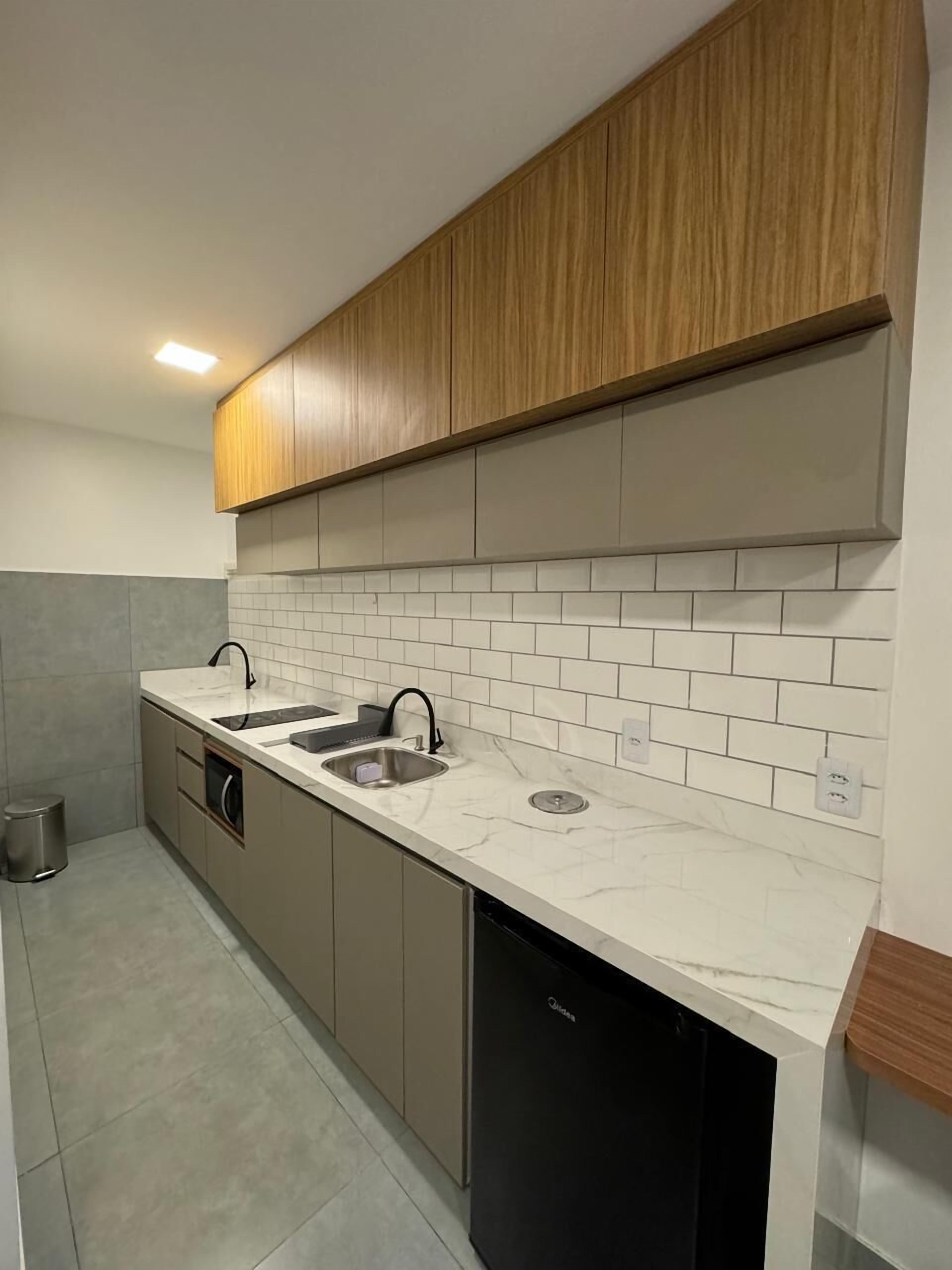 Microwave, stovetop, cookware/dishes/utensils