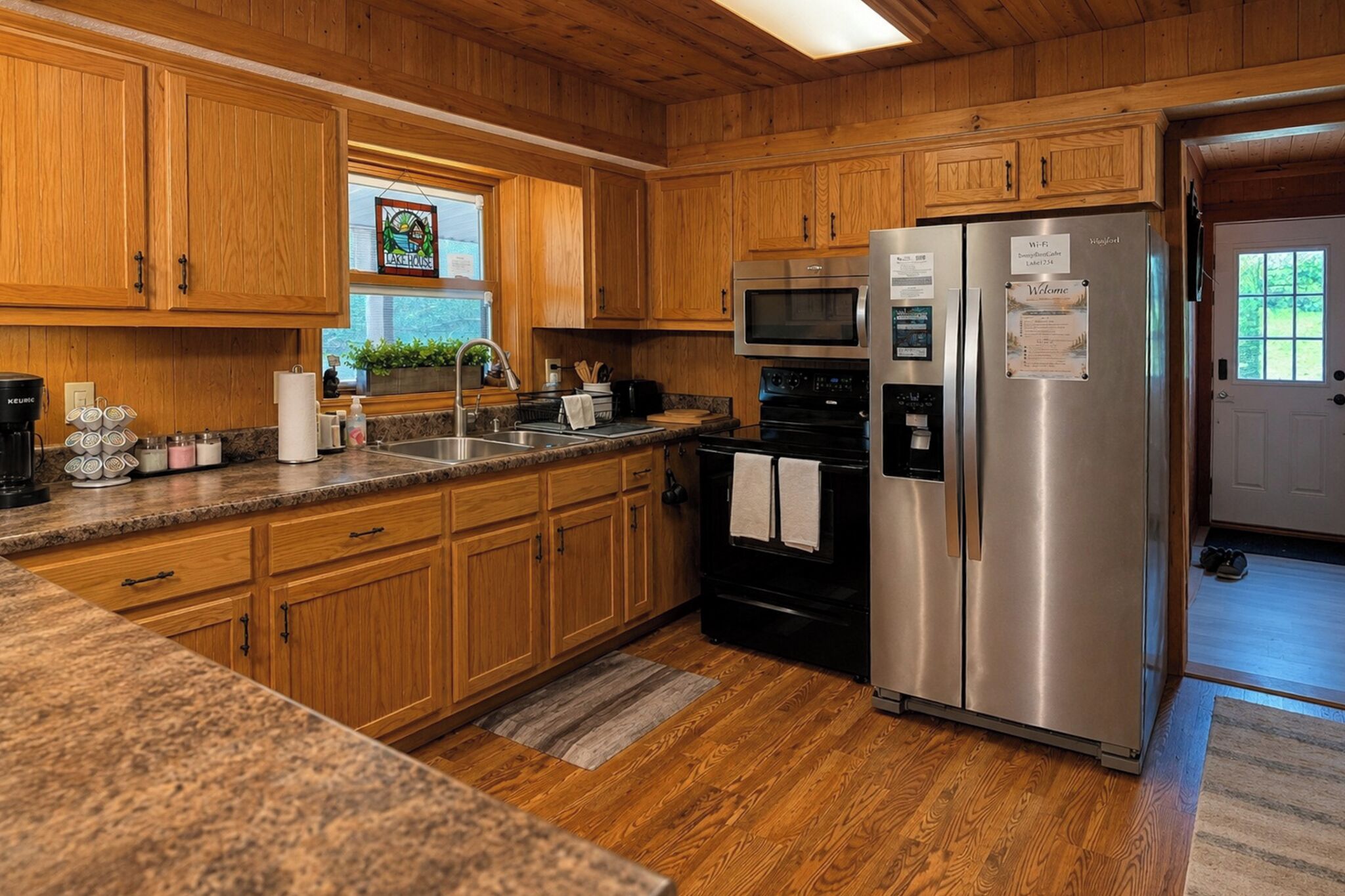 Coffee/tea maker, fridge, microwave, stovetop