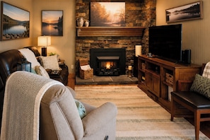 TV, fireplace, books - Unwind Near the Lake | Fire Pit • Marina Nearby (Bronston)