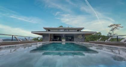 Unique 360 view to both ocean sites, view from each 4-bedrooms , GYM, huge pool