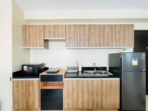 Fridge, microwave, stovetop, electric kettle