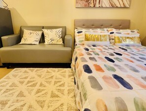 Iron/ironing board, WiFi, bed sheets