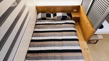 Iron/ironing board, bed sheets