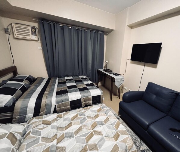 Iron/ironing board, bed sheets