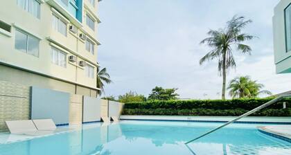 Relaxing 2BR with Pool, Gym, Garden