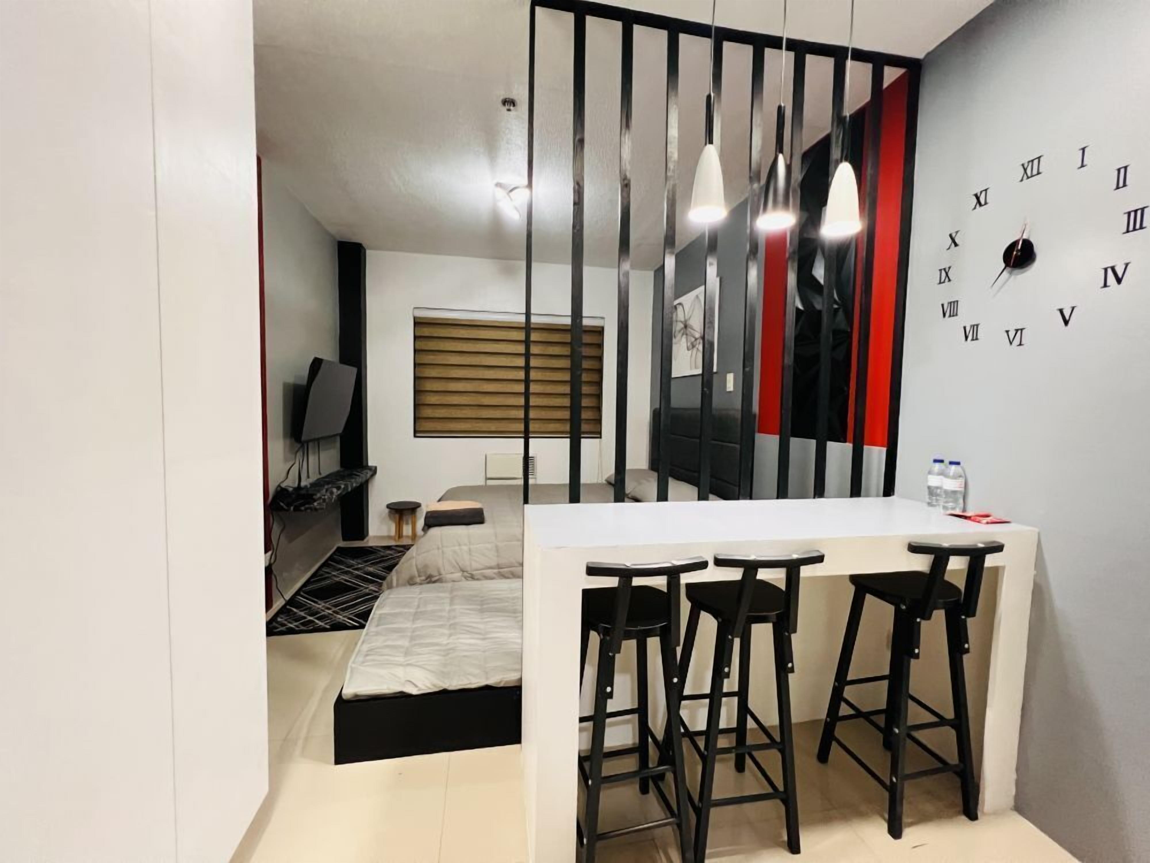 Iron/ironing board, WiFi, bed sheets, wheelchair access