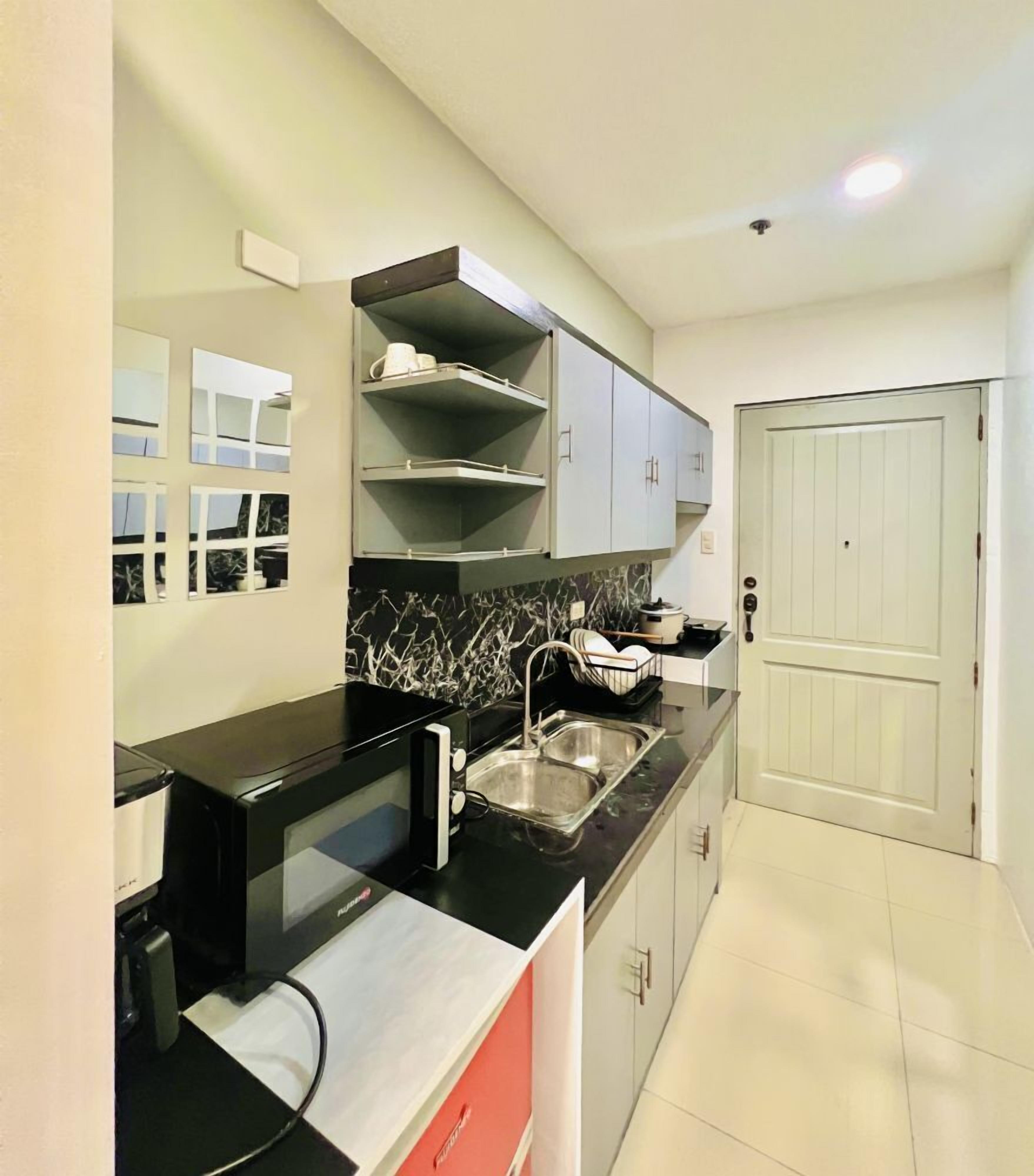 Fridge, microwave, stovetop, cookware/dishes/utensils