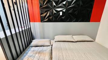 Iron/ironing board, WiFi, bed sheets, wheelchair access