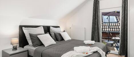 1 bedroom, desk, free WiFi, bed sheets