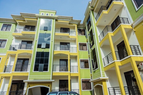 Front of property - Cozy Residences Kampala 004 (Kampala)