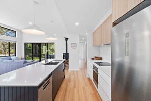 Fridge, microwave, oven, stovetop - Tranquil at Rosedale (Rosedale)