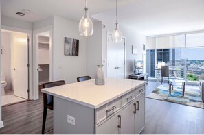 Apartamento de lujo, cocina | Zona de estar