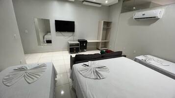 غرفة مزدوجة مريحة | مكتب ومساحة عمل للكمبيوتر المحمول وواي فاي مجانًا