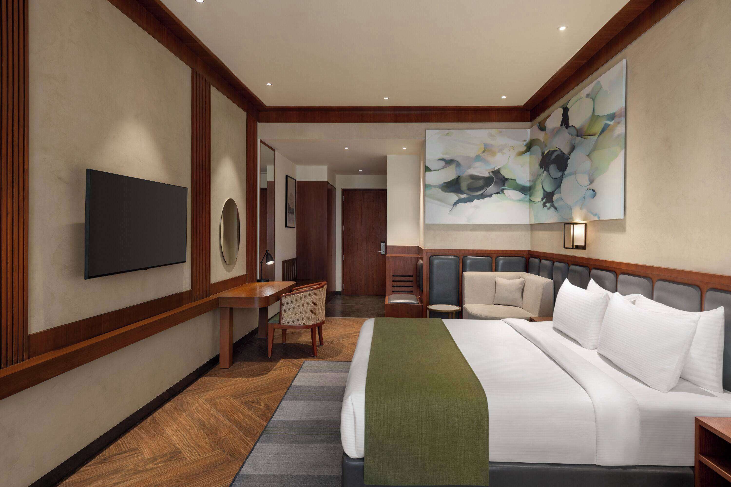 Executive Room, 1 King Bed | Soundproofing, iron/ironing board, free WiFi