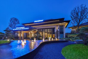 Exterior - Howard Johnson Hot Springs Plaza Yinghuashan (Deyang)