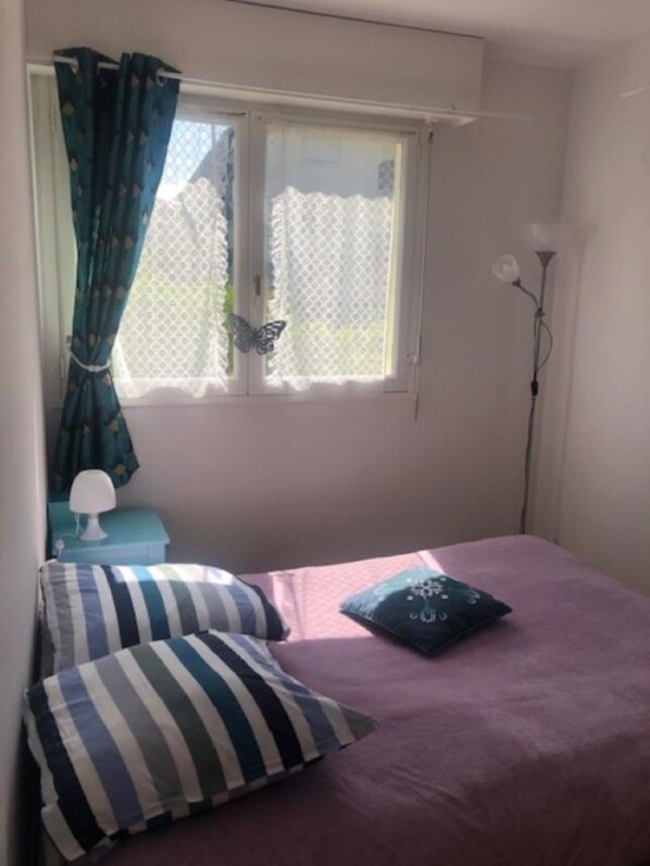 2 bedrooms, bed sheets