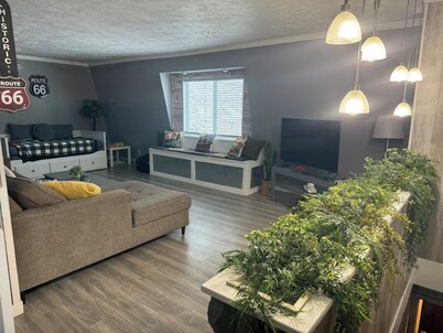 Charming 2-bedroom apartment near Rend Lake