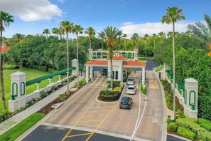 Property grounds - Scenic 3BR Retreat in Kissimmee Near Disney (Kissimmee)