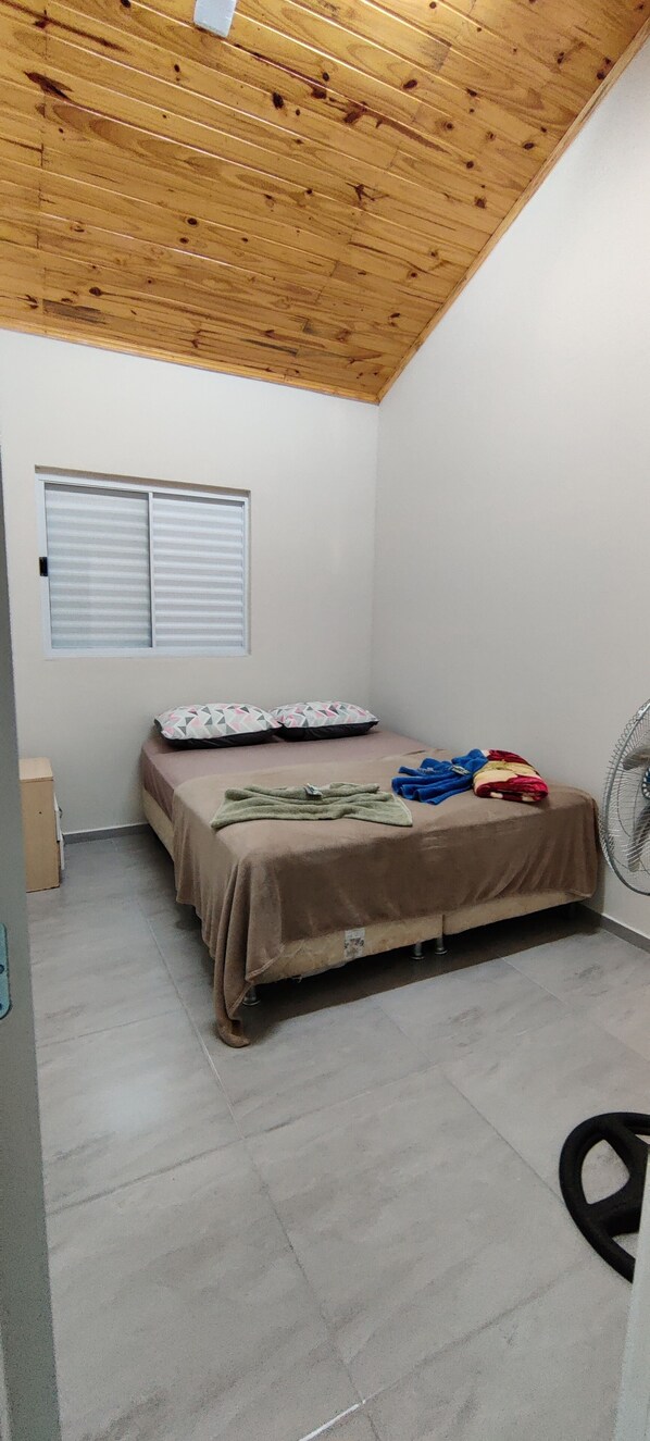 2 bedrooms, WiFi, bed sheets