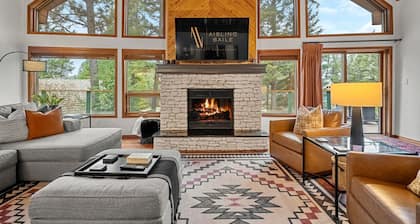 Cabin in the Woods | Private Hot Tub | AC | Quiet