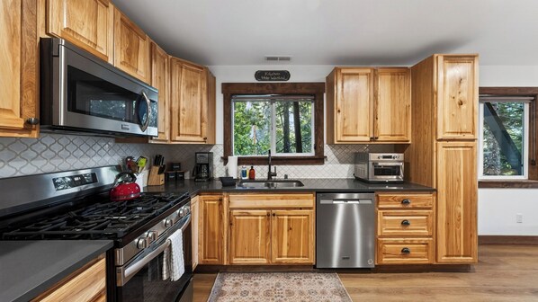 House (4 Bedrooms) | Interior - Washoe Way by Avantstay Luxury Tahoe Retreat A+ Location w/ Beach Access (Tahoe City)