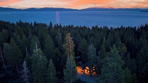 A forested area with a cabin and a lake. - Washoe Way by Avantstay Luxury Tahoe Retreat A+ Location w/ Beach Access (Tahoe City)