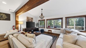 House (4 Bedrooms) | Interior - Washoe Way by Avantstay Luxury Tahoe Retreat A+ Location w/ Beach Access (Tahoe City)