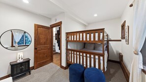 Hús (4 Bedrooms) | Að innan