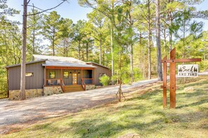 Exterior - Cozy Secluded Cabin in the Heart of Hochatown (Broken Bow)